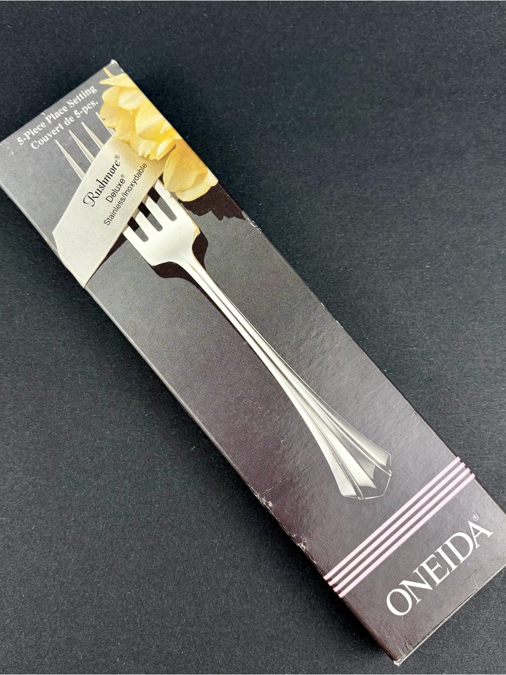 Oneida RUSHMORE 5 Piece Place Setting Deluxe Stainless Flatware In Box Unused